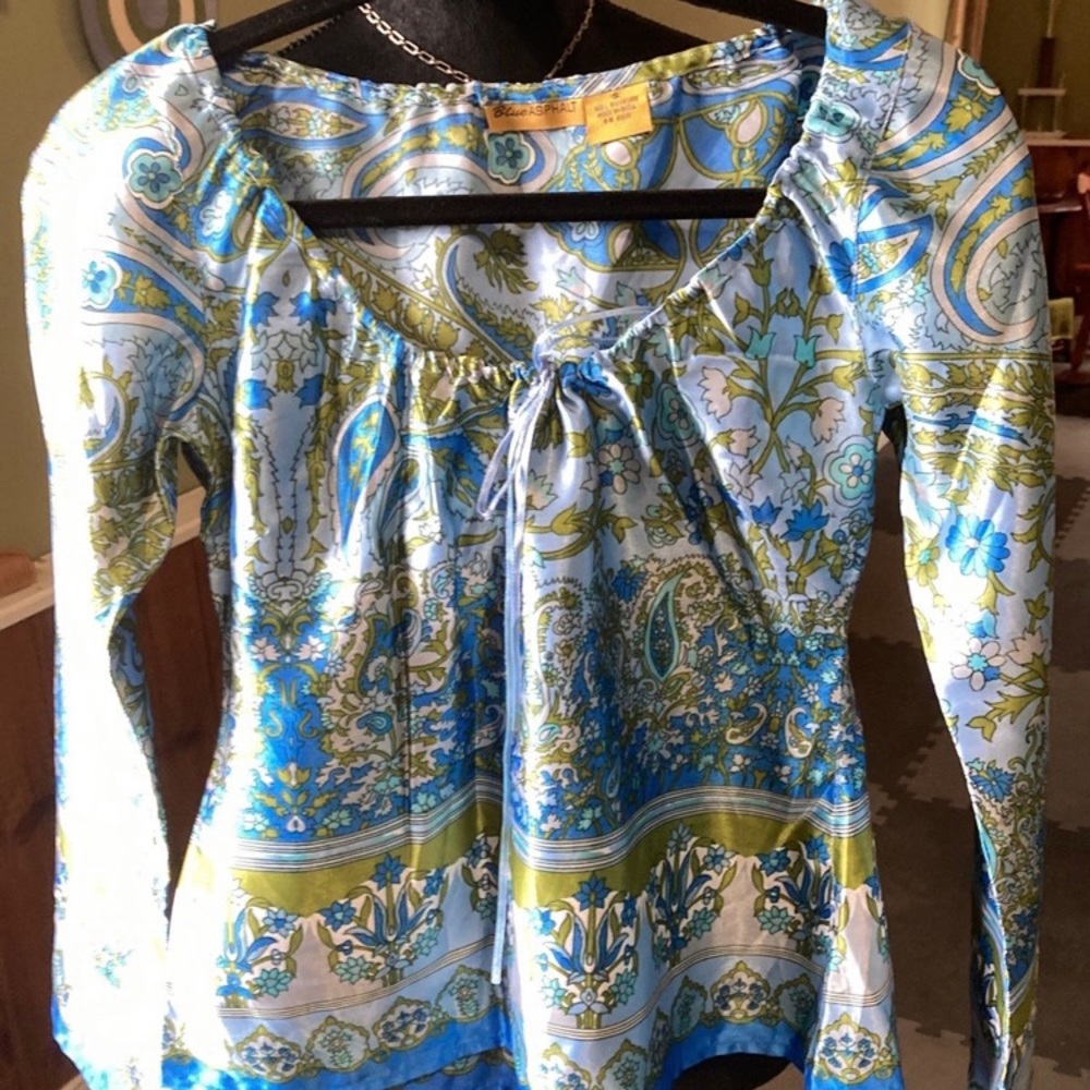 Top size small